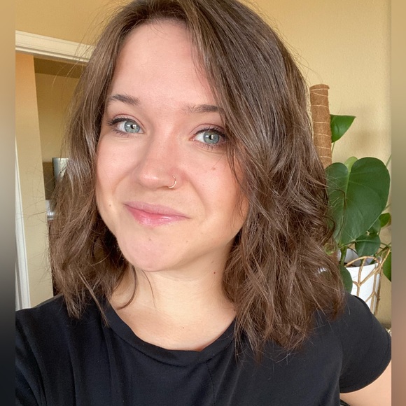 Meet your Posher, Emmaleigh - Picture 1 of 2